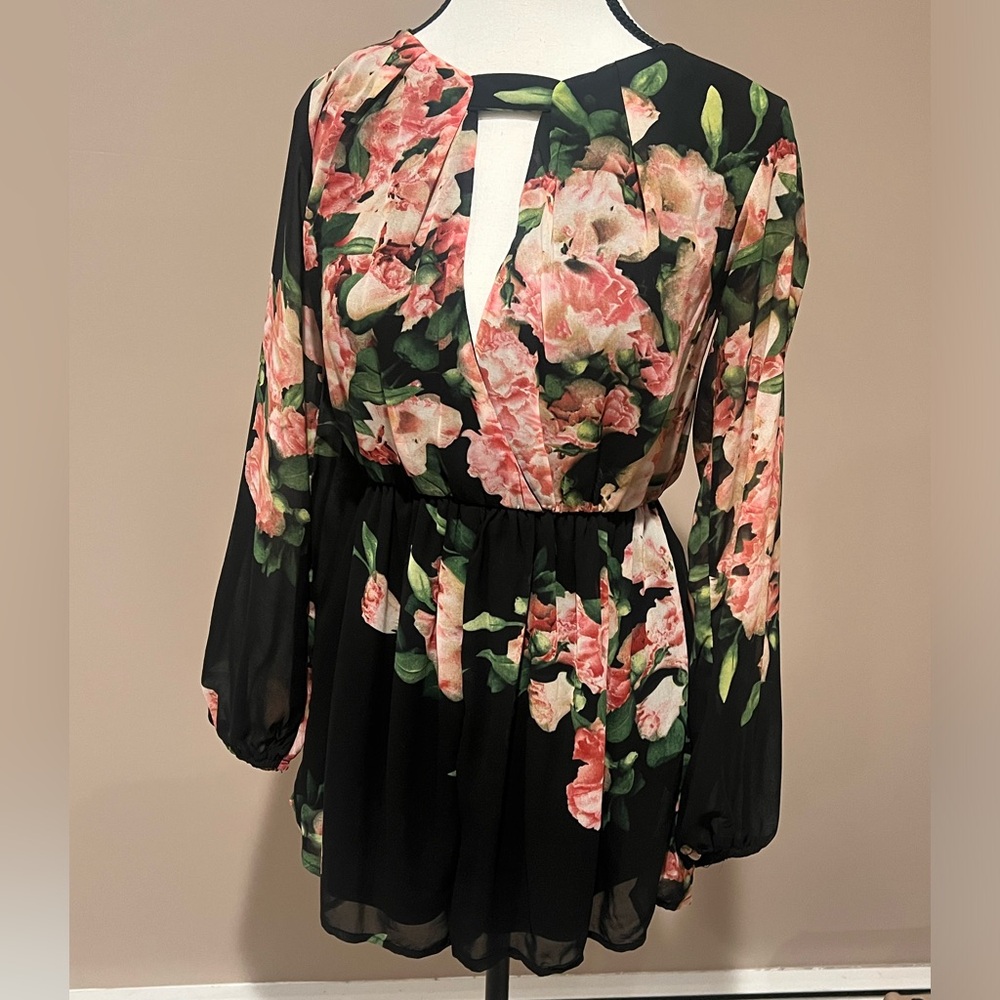 Flowy floral Romper!